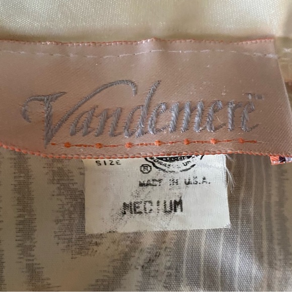 Vintage Vandemere Union Made Floral Satiny Robe with satiny trim and belt Sz Med - Picture 9 of 10